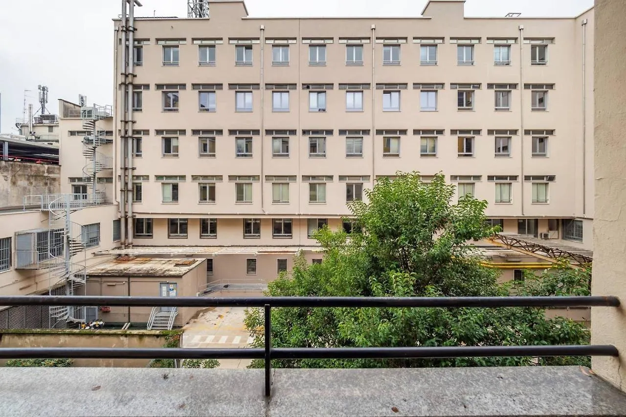 Design And Stylish Flat In Centrale Apartment Milan