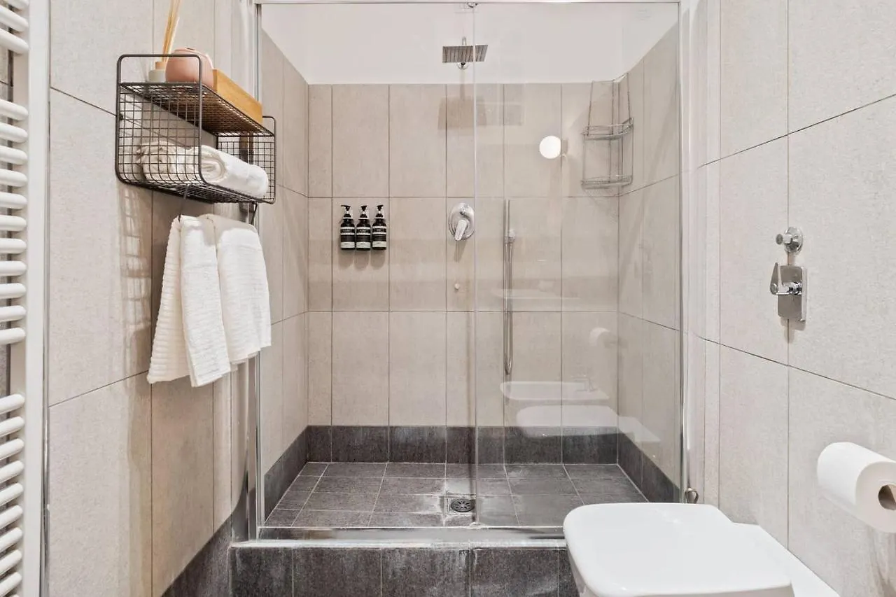 Design And Stylish Flat In Centrale Apartment Milan Italy