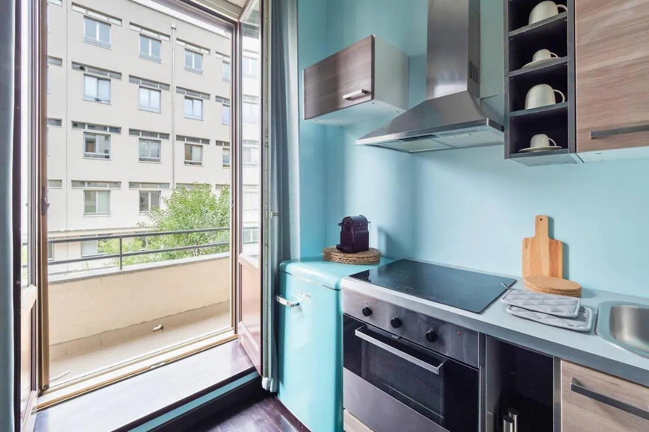 Design And Stylish Flat In Centrale Apartment Milan
