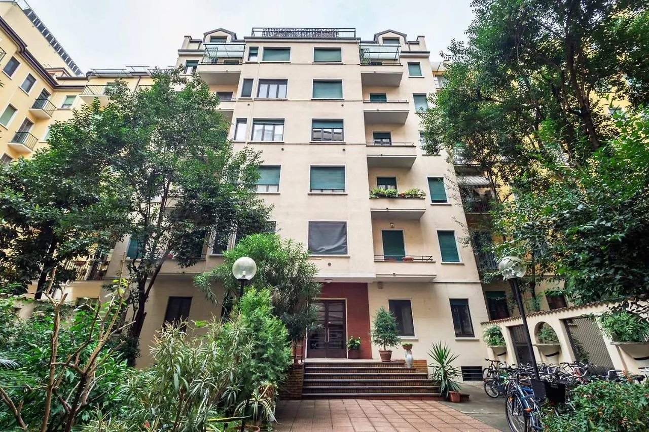 Design And Stylish Flat In Centrale Apartment Milan