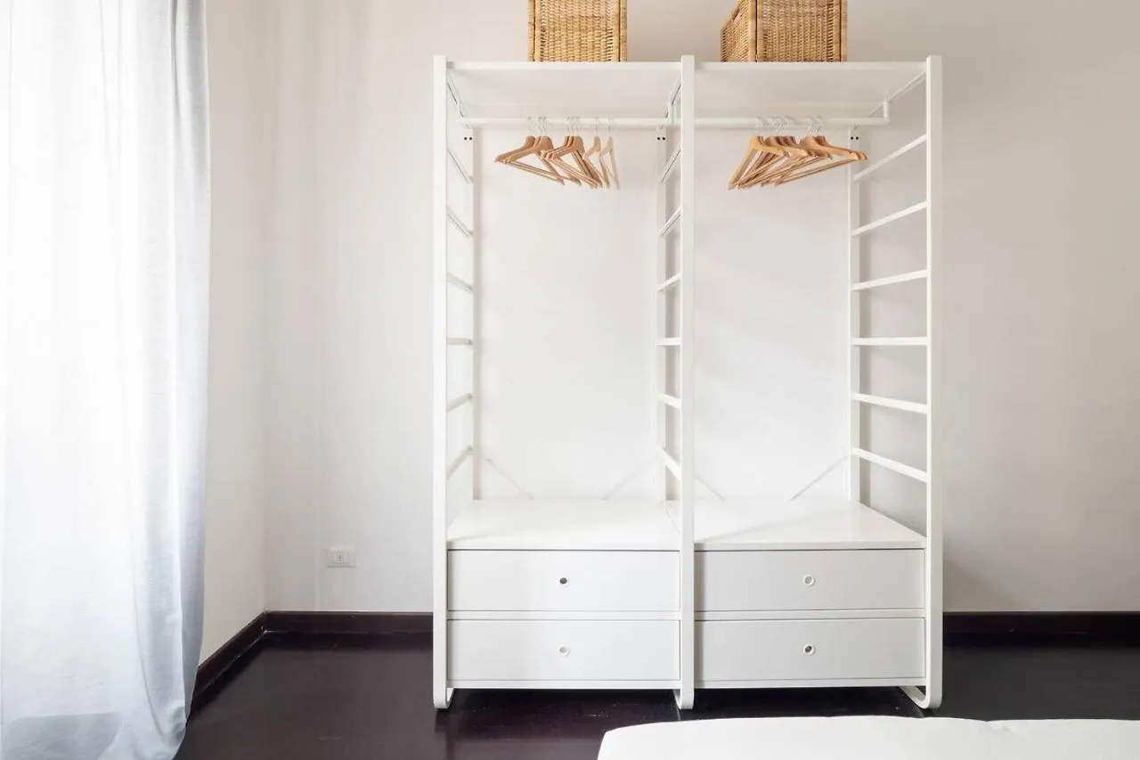 Design And Stylish Flat In Centrale Apartment Milan