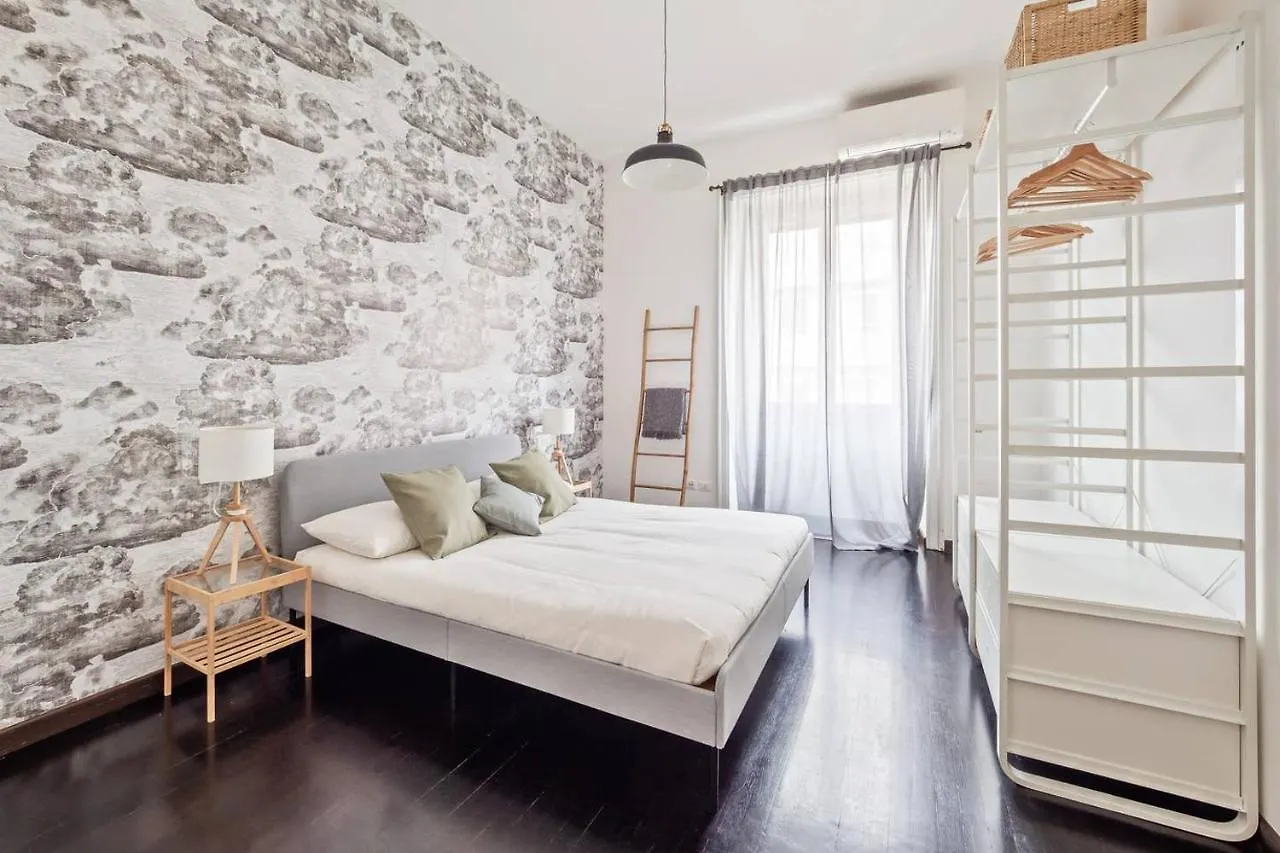 Design And Stylish Flat In Centrale Apartment Milan