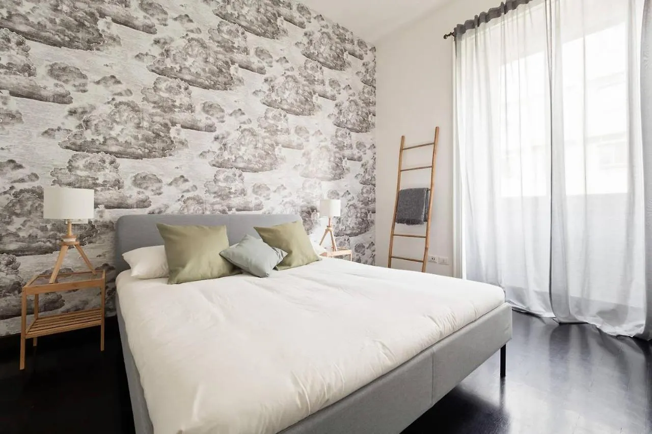 Design And Stylish Flat In Centrale Apartment Milan