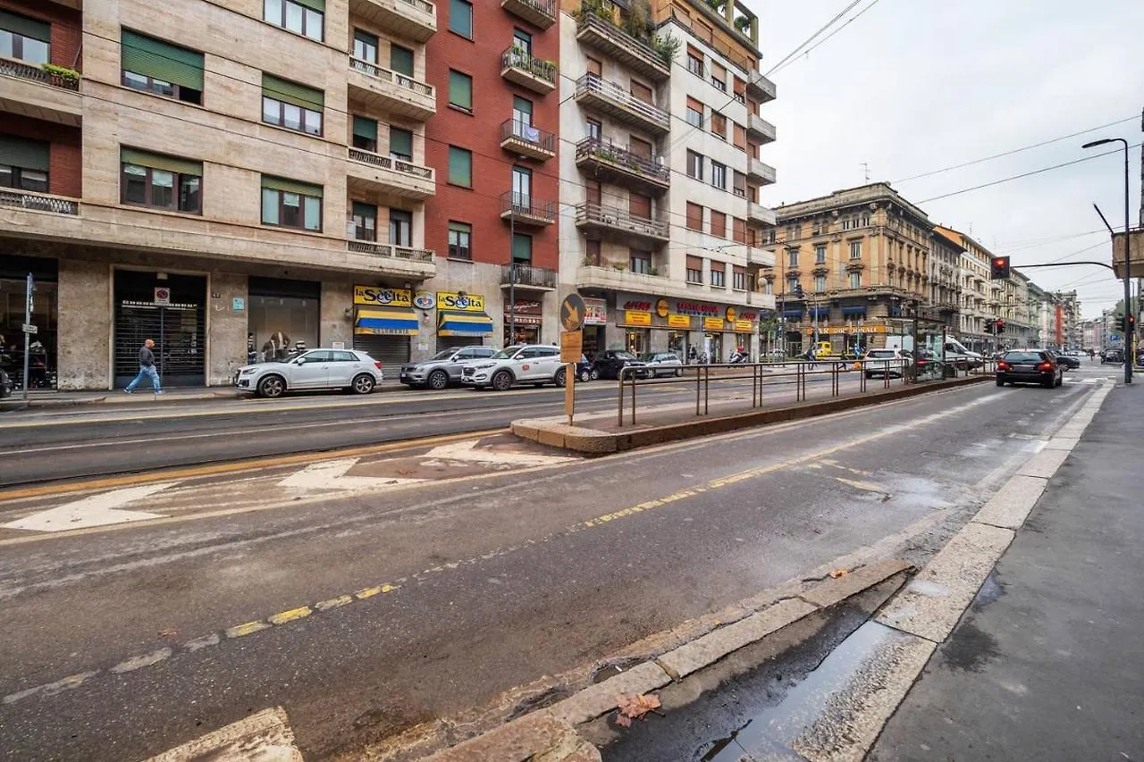 Design And Stylish Flat In Centrale Apartment Milan Italy