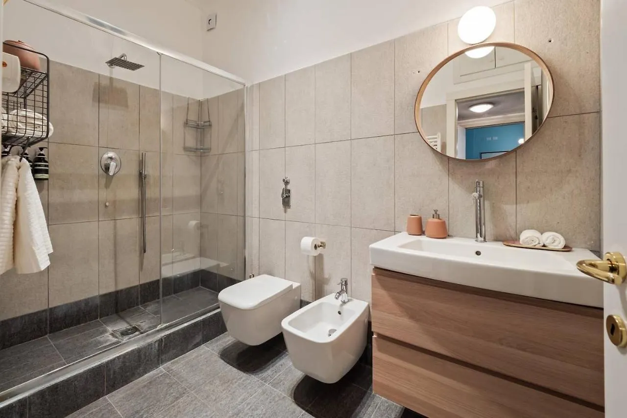 Design And Stylish Flat In Centrale Apartment Milan
